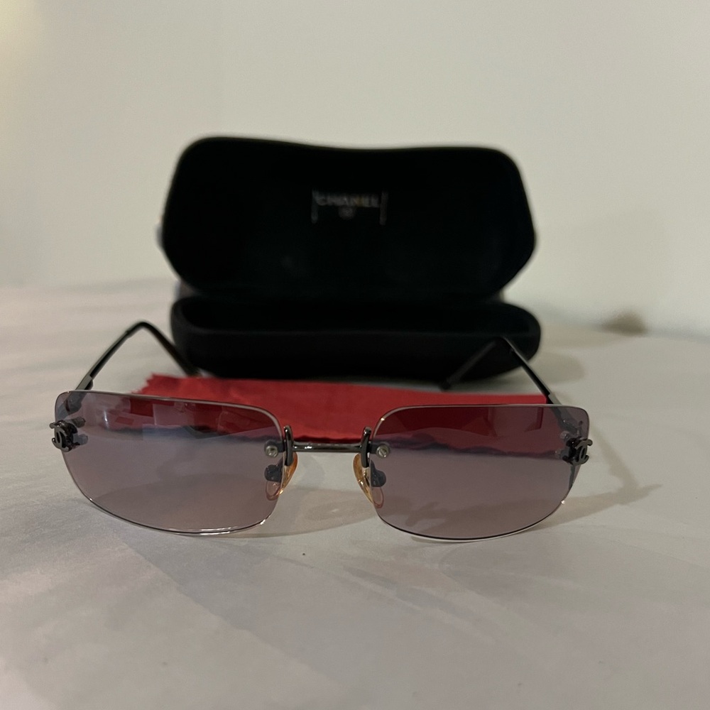 Vintage CHANEL Silver Rimless Sunglasses - Picture 2 of 7